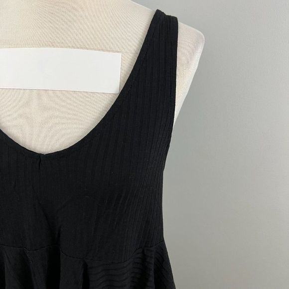 NWT LULUS Black Gwynne Ribbed V-Neck Ruffled Cropped Tank‎ Top (S) - Picture 3 of 8